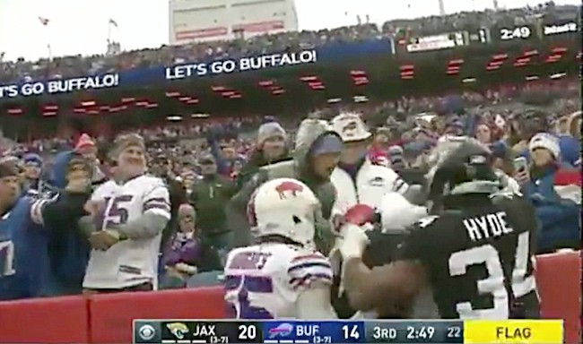 Leonard Fournette And Shaq Lawson Were Ejected For Punches In The Jaguars-Bills Brawl