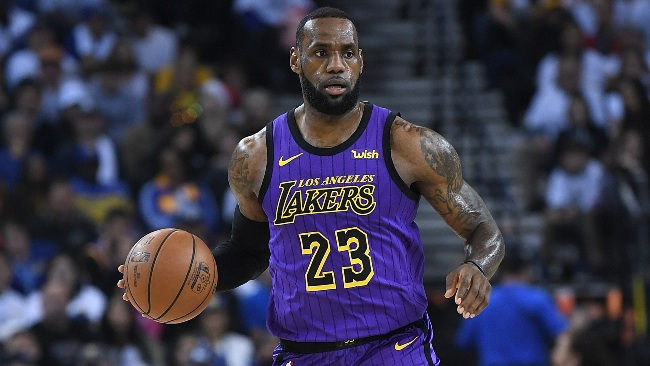 LeBron James Left Lakers-Warriors Game After Injuring Groin