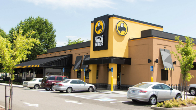Buffalo Wild Wings Promises Free Wings If Super Bowl Goes To OT