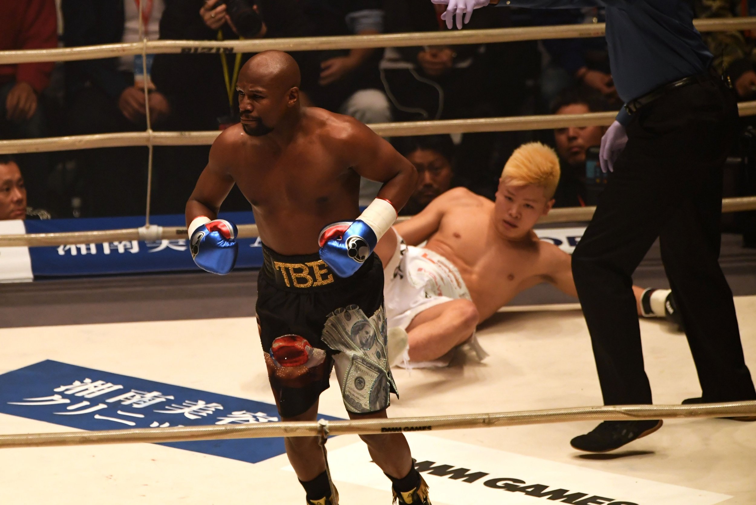 Floyd Mayweather Knocks Out Tenshin Nasukawa In First Round
