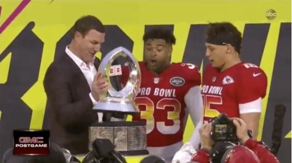 Jason Witten Breaks Pro Bowl Trophy While Presenting It