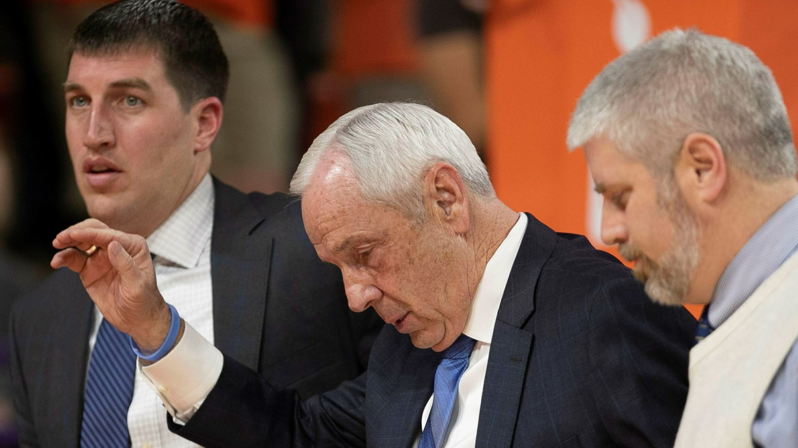 Roy Williams Suffers From Vertigo During Game Against Clemson And Was Helped Off The Floor