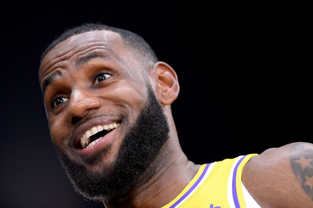 LeBron James Farts At Fan After Requesting Autograph