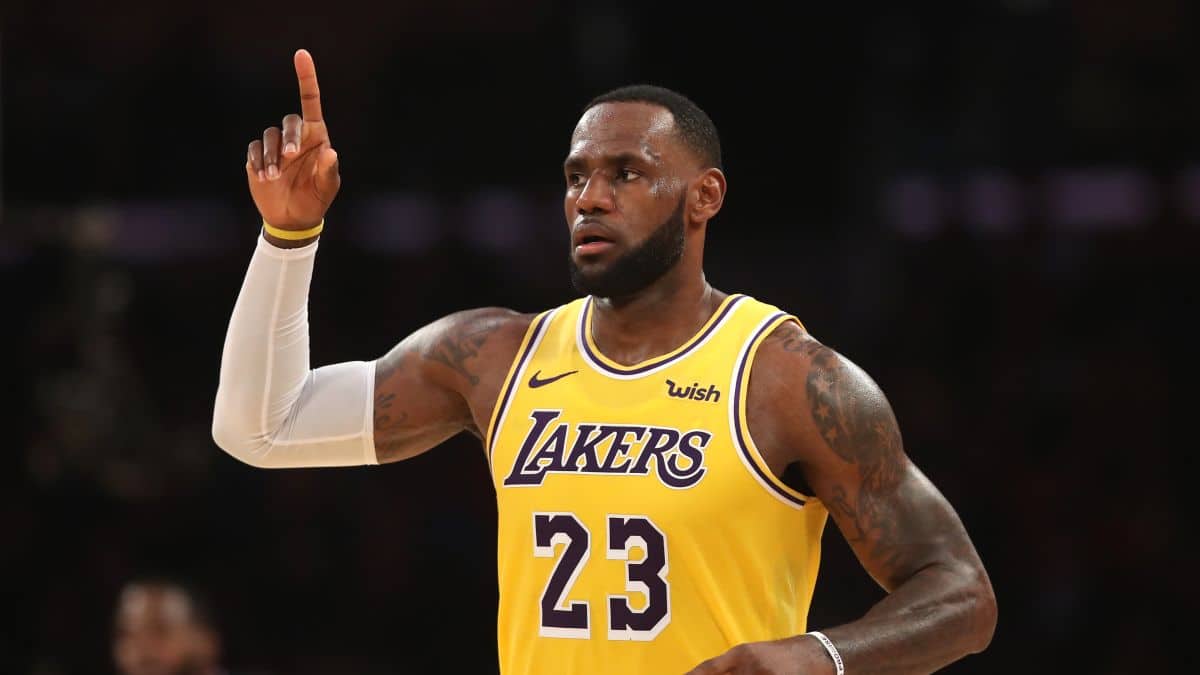 LA Lakers: Frank Vogel Playing LeBron “As Little As Possible”